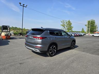 Mitsubishi Outlander 2023 - Thumbnail 3