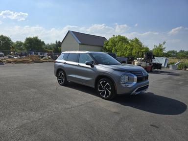 Mitsubishi Outlander 2023 - Thumbnail 2