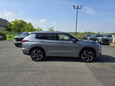 Mitsubishi Outlander 2023 - Thumbnail 25