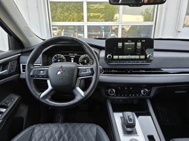 Mitsubishi Outlander 2023 - Thumbnail 10