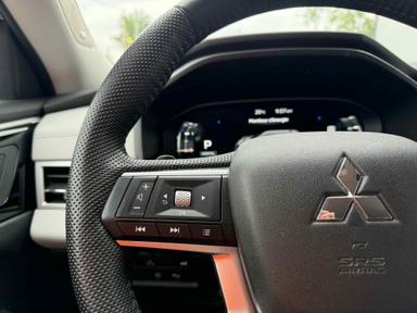 Mitsubishi Outlander PHEV 2023 - Thumbnail 10