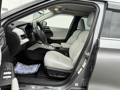 Mitsubishi Outlander PHEV 2023 - Thumbnail 16