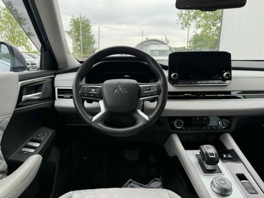 Mitsubishi Outlander PHEV 2023 - Thumbnail 20