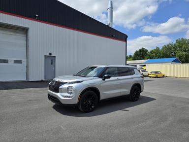 Mitsubishi Outlander 2023 - Thumbnail 1