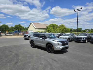 Mitsubishi Outlander 2023 - Thumbnail 2